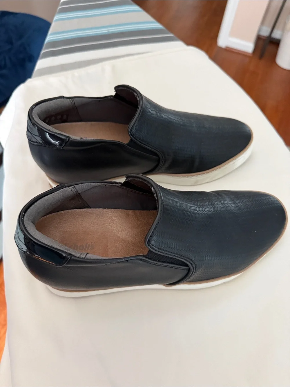 Dr. Scholl's Black Slip-On Women's wedge Casual Sneakers